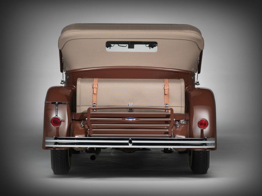  Lincoln Model KB Dual Windshield Phaeton by Brunn 1932 года  (фото 6 из 10)